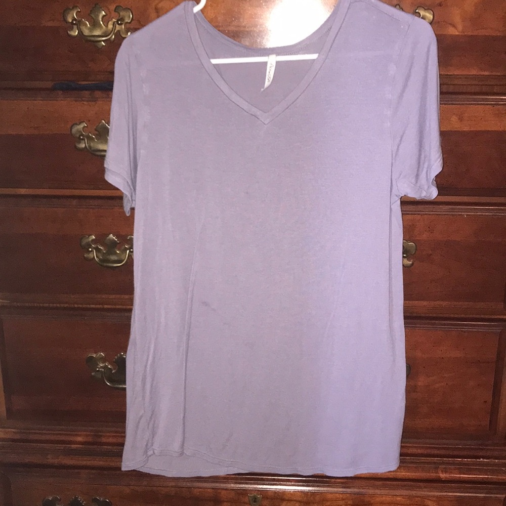 Active USA vneck